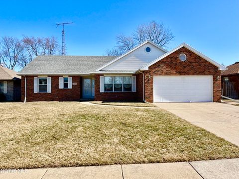 Photo of 120 Luella Avenue, Oregon, OH 43616 (MLS # 10004638)