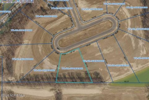 Photo of 139 Coach House Loop, Bowling Green, OH 43402 (MLS # 10004429)