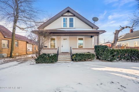 Photo of 2837 Airport Highway, Toledo, OH 43609 (MLS # 10003050)