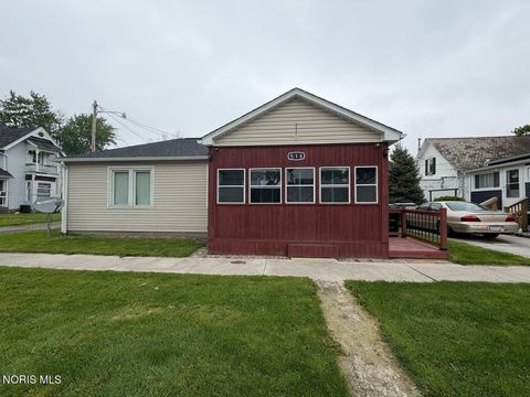 Tiny photo for 516 Maple Street, Fostoria, OH 44830 (MLS # 10007074)