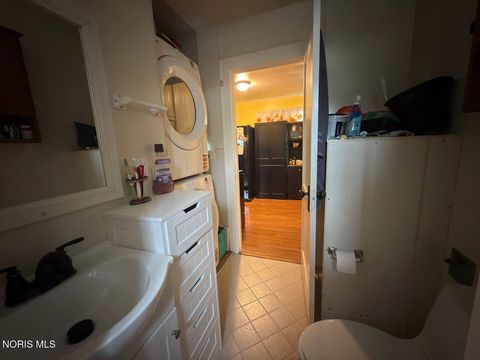 Tiny photo for 516 Maple Street, Fostoria, OH 44830 (MLS # 10007074)
