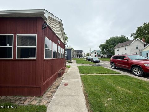 Tiny photo for 516 Maple Street, Fostoria, OH 44830 (MLS # 10007074)