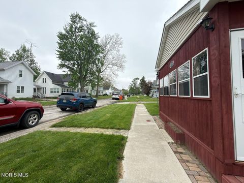Tiny photo for 516 Maple Street, Fostoria, OH 44830 (MLS # 10007074)