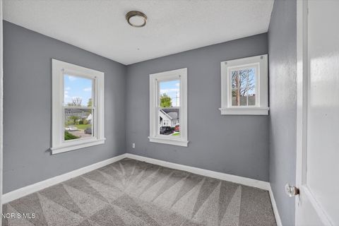 Tiny photo for 3705 Burton Avenue, Toledo, OH 43612 (MLS # 10007597)