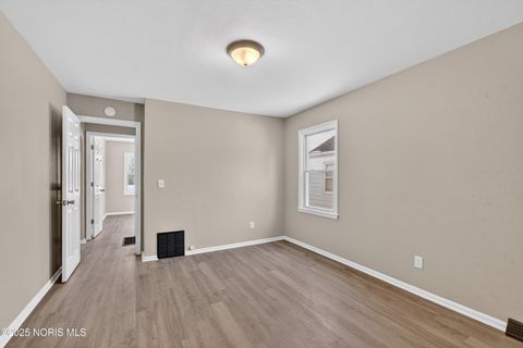 Tiny photo for 47 W Crawford Avenue, Toledo, OH 43612 (MLS # 10002460)