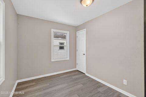 Tiny photo for 47 W Crawford Avenue, Toledo, OH 43612 (MLS # 10002460)