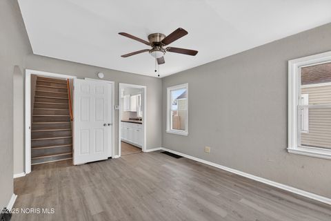 Tiny photo for 47 W Crawford Avenue, Toledo, OH 43612 (MLS # 10002460)