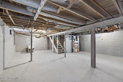 Tiny photo for 47 W Crawford Avenue, Toledo, OH 43612 (MLS # 10002460)