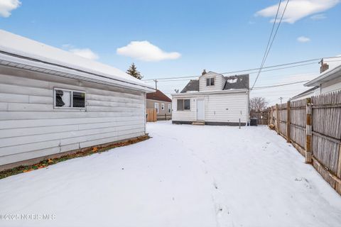 Tiny photo for 47 W Crawford Avenue, Toledo, OH 43612 (MLS # 10002460)