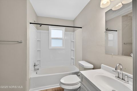 Tiny photo for 47 W Crawford Avenue, Toledo, OH 43612 (MLS # 10002460)