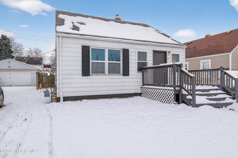 Tiny photo for 47 W Crawford Avenue, Toledo, OH 43612 (MLS # 10002460)