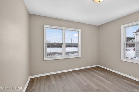 Tiny photo for 47 W Crawford Avenue, Toledo, OH 43612 (MLS # 10002460)