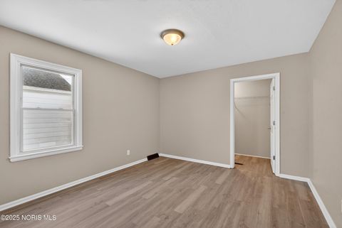 Tiny photo for 47 W Crawford Avenue, Toledo, OH 43612 (MLS # 10002460)