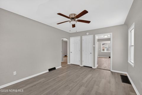 Tiny photo for 47 W Crawford Avenue, Toledo, OH 43612 (MLS # 10002460)