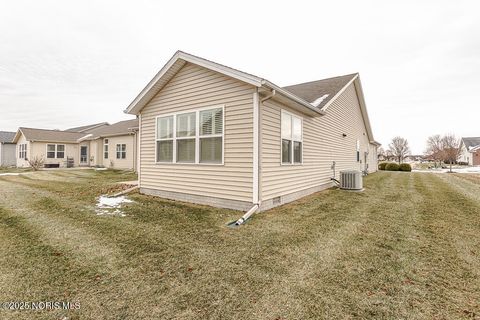 Tiny photo for 6864 Southpine Court, Maumee, OH 43537 (MLS # 10002447)