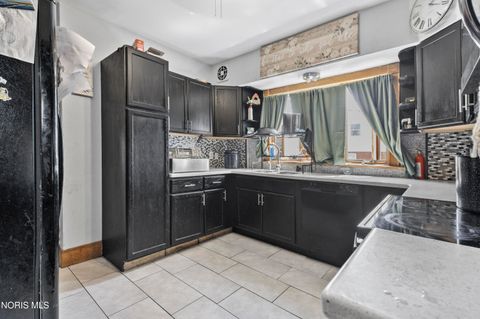 Tiny photo for 121 Bacon Street, Rossford, OH 43460 (MLS # 10006903)