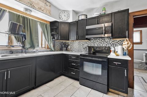 Tiny photo for 121 Bacon Street, Rossford, OH 43460 (MLS # 10006903)