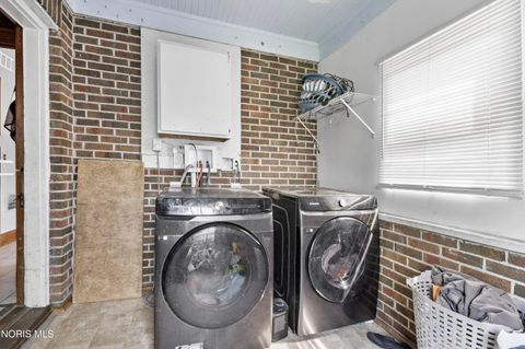 Tiny photo for 121 Bacon Street, Rossford, OH 43460 (MLS # 10006903)