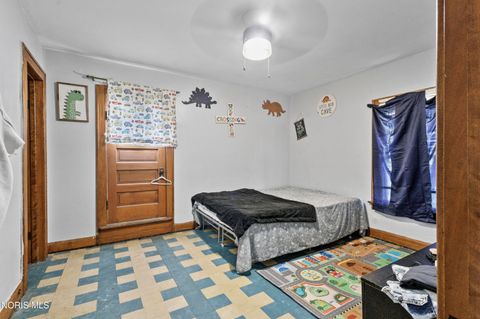 Tiny photo for 121 Bacon Street, Rossford, OH 43460 (MLS # 10006903)