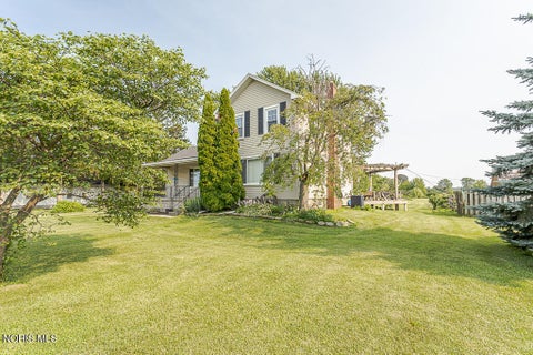Photo of 4920 Corduroy Road, Oregon, OH 43616 (MLS # 10010081)