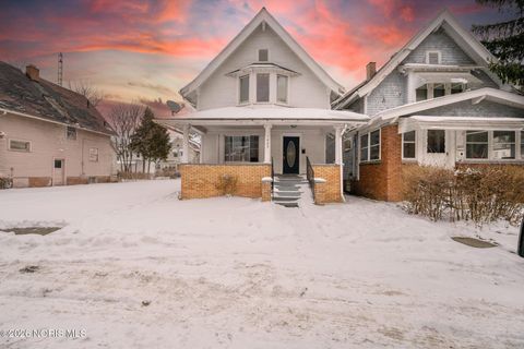 Photo of 1023 Shadowlawn Drive, Toledo, OH 43609 (MLS # 10003931)