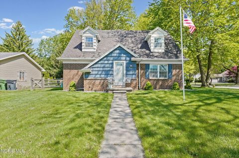 Photo of 417 Harris Court, Maumee, OH 43537 (MLS # 10007161)