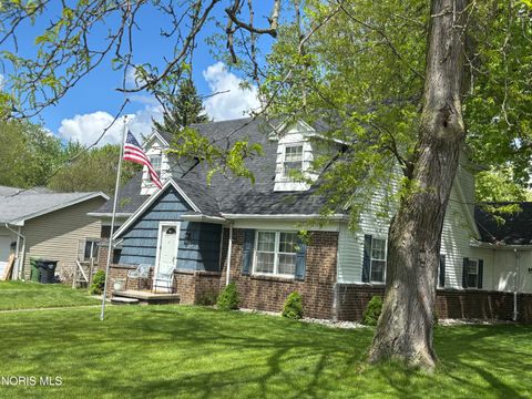 Photo of 417 Harris Court, Maumee, OH 43537 (MLS # 10007161)