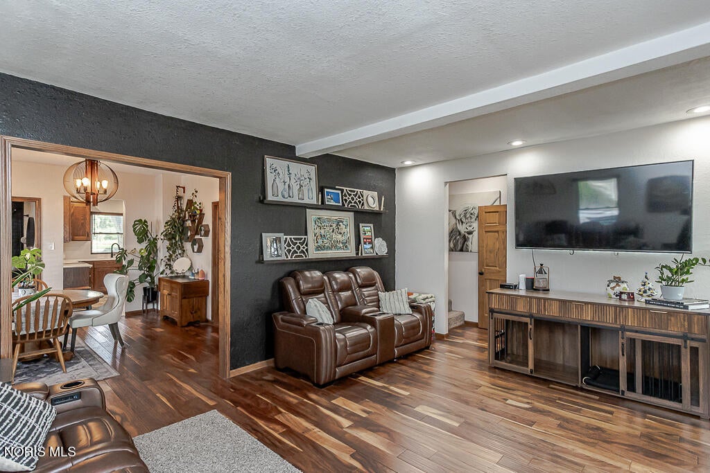 2409 Pickle Road