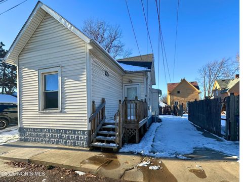 Tiny photo for 2 Riverside Court, Toledo, OH 43611 (MLS # 10002262)
