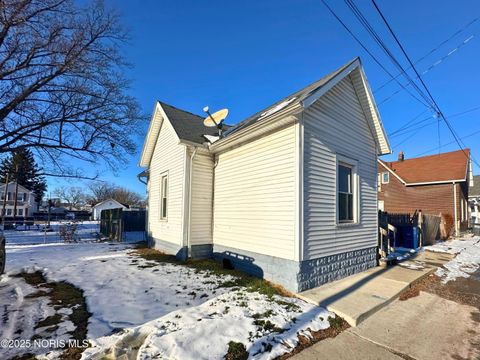 Tiny photo for 2 Riverside Court, Toledo, OH 43611 (MLS # 10002262)
