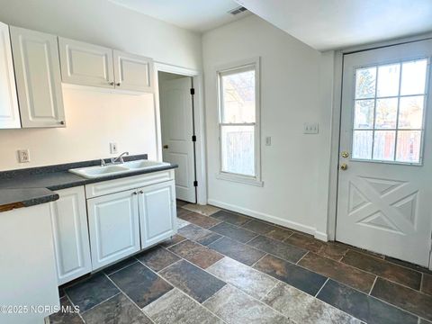 Tiny photo for 2 Riverside Court, Toledo, OH 43611 (MLS # 10002262)