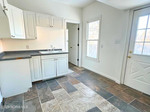 Tiny photo for 2 Riverside Court, Toledo, OH 43611 (MLS # 10002262)