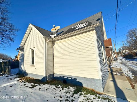 Tiny photo for 2 Riverside Court, Toledo, OH 43611 (MLS # 10002262)