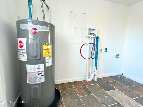 Tiny photo for 2 Riverside Court, Toledo, OH 43611 (MLS # 10002262)