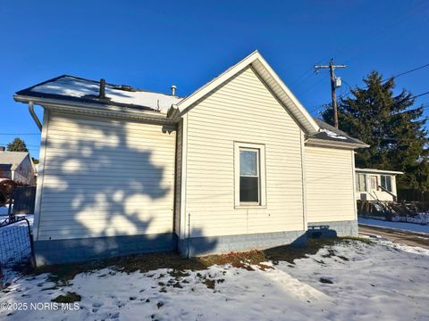 Photo of 2 Riverside Court, Toledo, OH 43611 (MLS # 10002262)