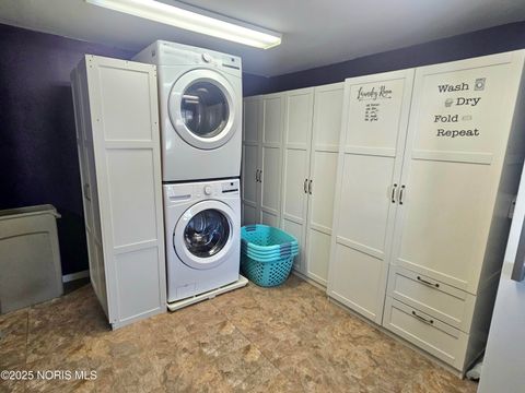 Tiny photo for 227 E Broadway Street, North Baltimore, OH 45872 (MLS # 10000376)