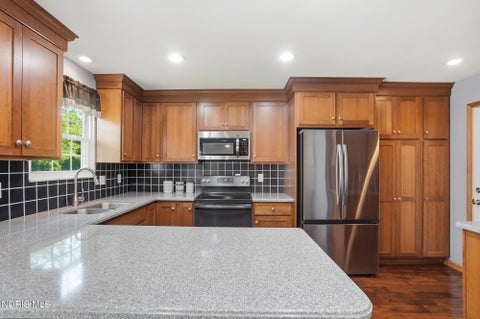 Tiny photo for 417 Chesterfield Lane, Maumee, OH 43537 (MLS # 10008710)