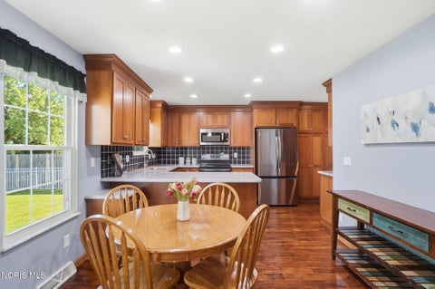 Tiny photo for 417 Chesterfield Lane, Maumee, OH 43537 (MLS # 10008710)