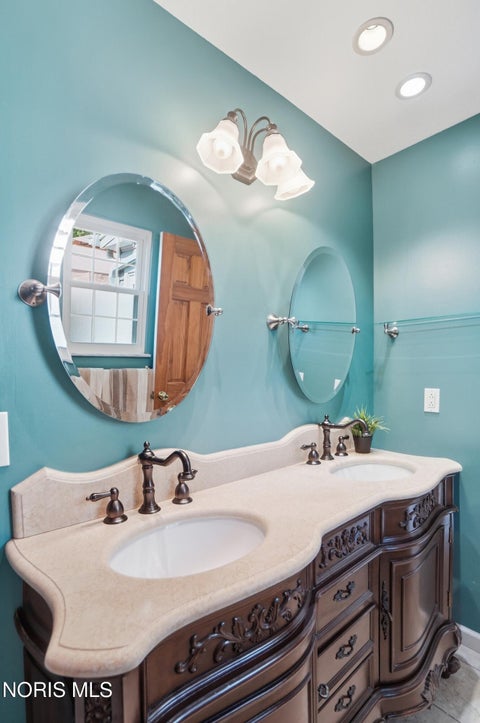Tiny photo for 417 Chesterfield Lane, Maumee, OH 43537 (MLS # 10008710)