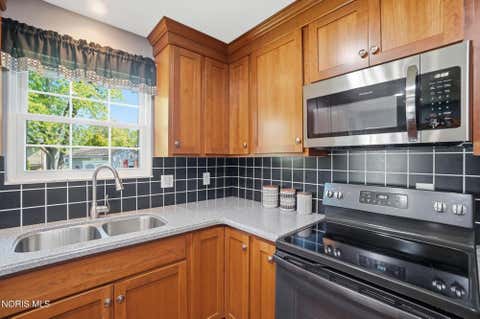 Tiny photo for 417 Chesterfield Lane, Maumee, OH 43537 (MLS # 10008710)