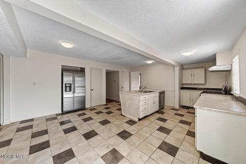 Tiny photo for 2416 Springmill Road, Findlay, OH 45840 (MLS # 10012177)
