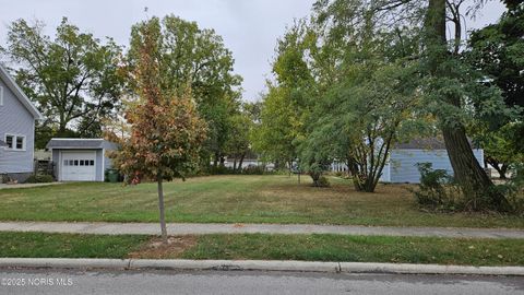 Tiny photo for 306 Clinton Street, Maumee, OH 43537 (MLS # 10000160)