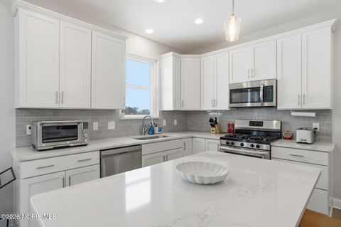 Tiny photo for 1037 Stoneleigh Road, Perrysburg, OH 43551 (MLS # 10003950)