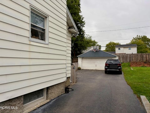 Tiny photo for 327 Van Buren Avenue, Toledo, OH 43605 (MLS # 10013942)