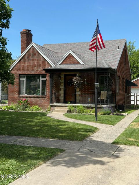 Homes For Sale - 3124 Heatherdowns Boulevard<br/> Toledo, OH 43614