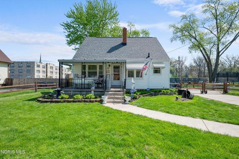 Photo of 537 Lynnhaven Drive, Toledo, OH 43609 (MLS # 10006591)