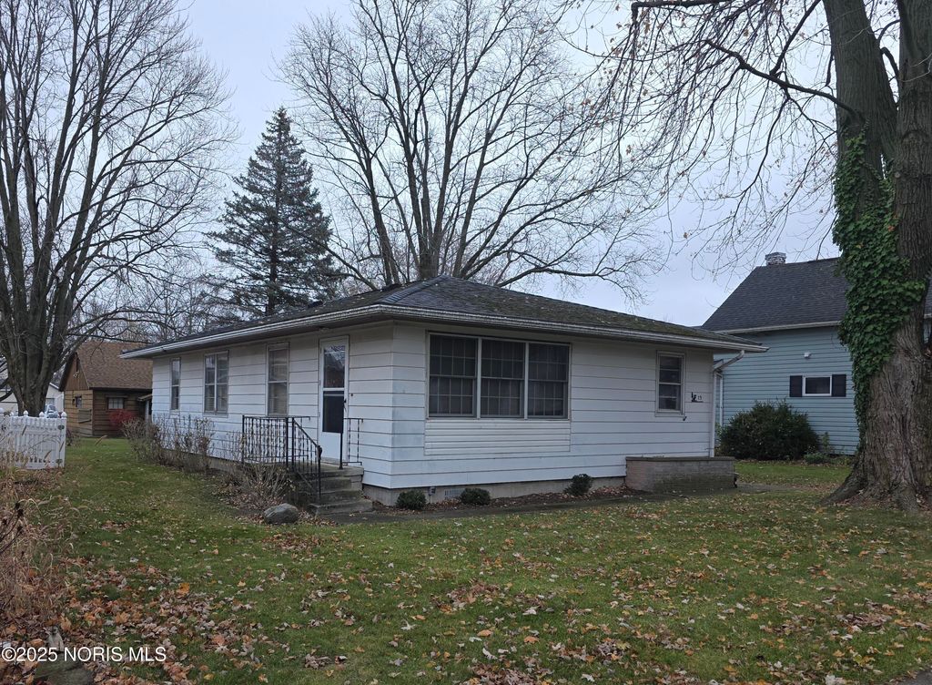 Photo for 13 E Liberty Street, Leipsic, OH 45856 (MLS # 10001690)