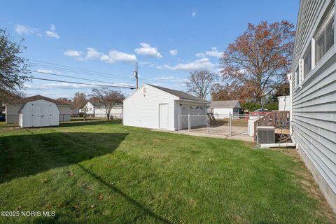 Tiny photo for 5201 Elaine Drive, Toledo, OH 43613 (MLS # 10001553)