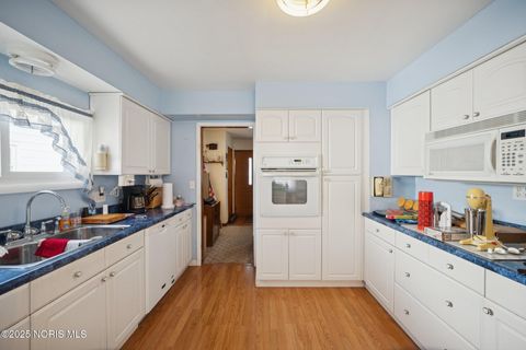 Tiny photo for 5201 Elaine Drive, Toledo, OH 43613 (MLS # 10001553)