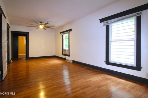 Tiny photo for 1139 Oakwood Avenue, Toledo, OH 43607 (MLS # 10013554)